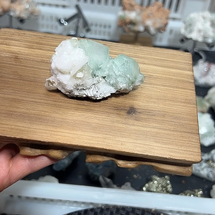 未镶嵌水晶珠宝半成品