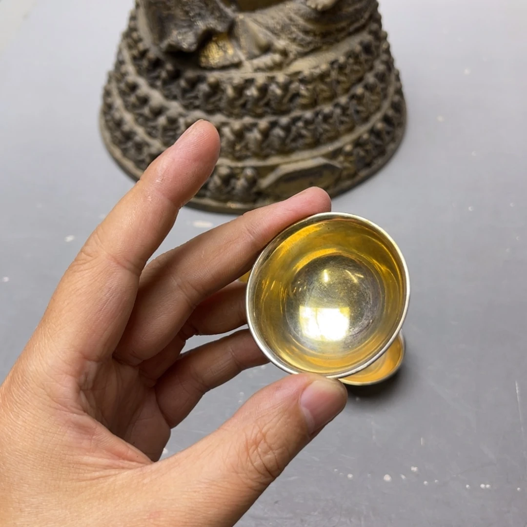 大***海瓷片密密麻麻地铺满一