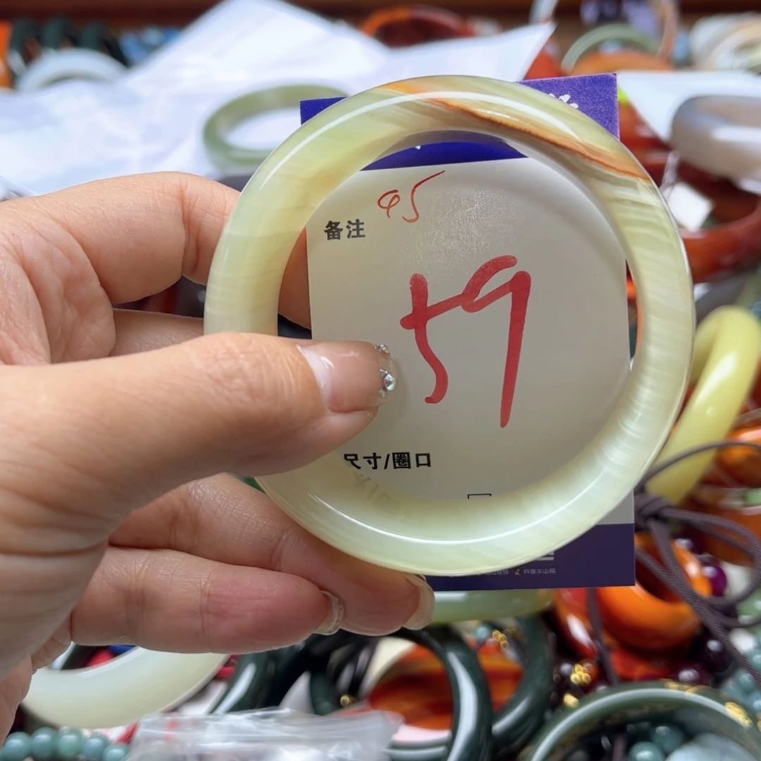 未镶嵌手镯石英岩玉