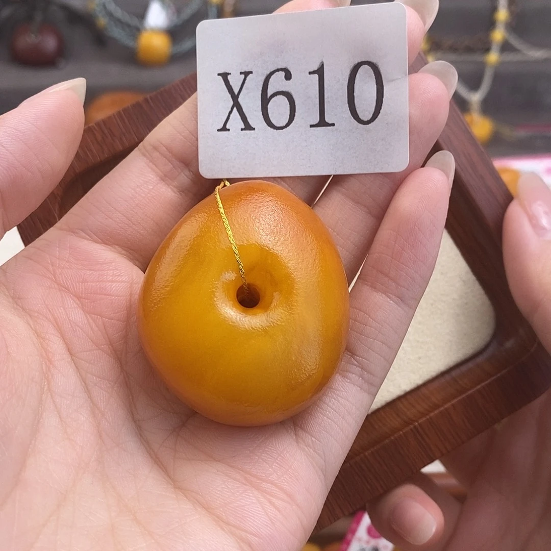 蜜蜡未镶嵌珠宝奇石