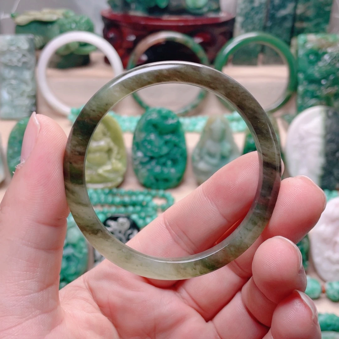 独山玉未镶嵌手镯