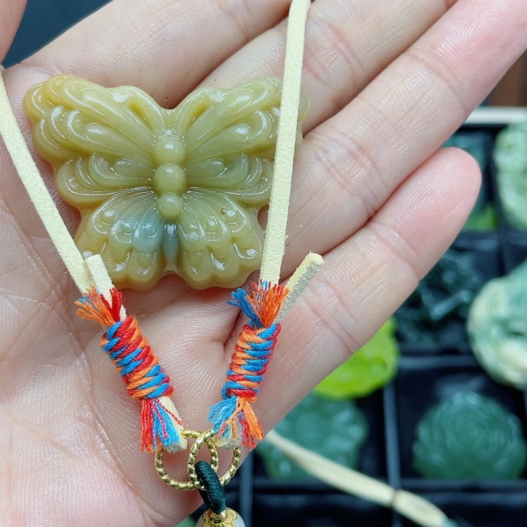 蛇纹石玉未镶嵌颈饰