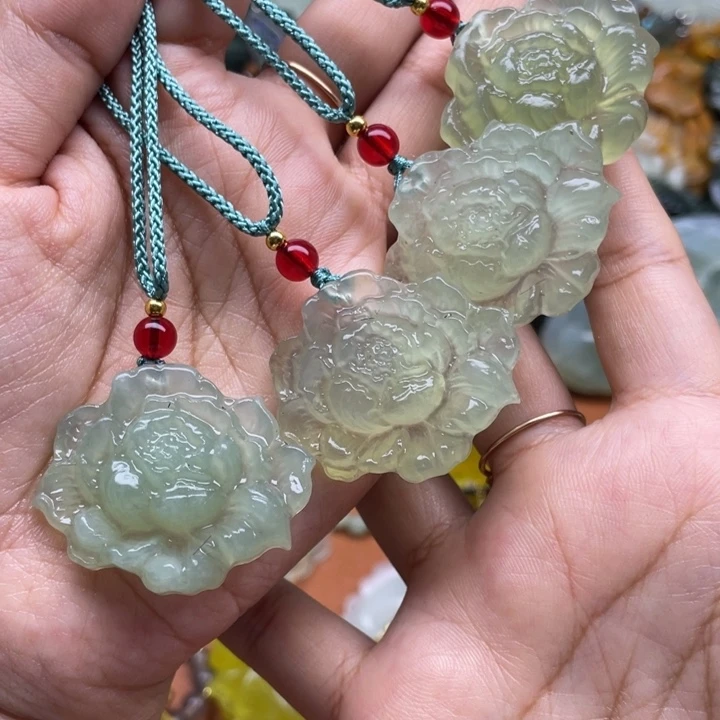 蛇纹石玉未镶嵌吊坠