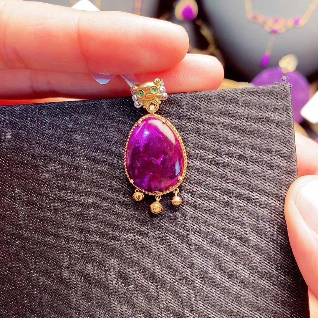 苏纪石（舒俱来）吊坠18K金镶嵌