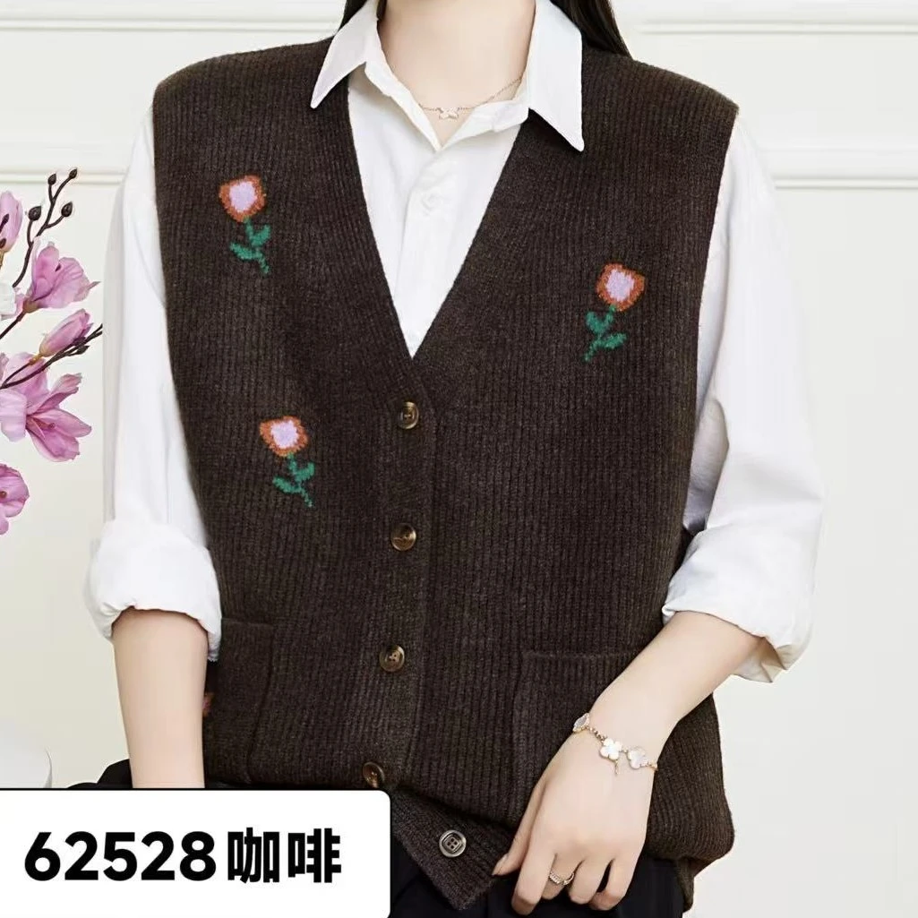 2025年新款中老年妈妈秋冬针织开衫马甲宽松大码舒适洋气外穿小花