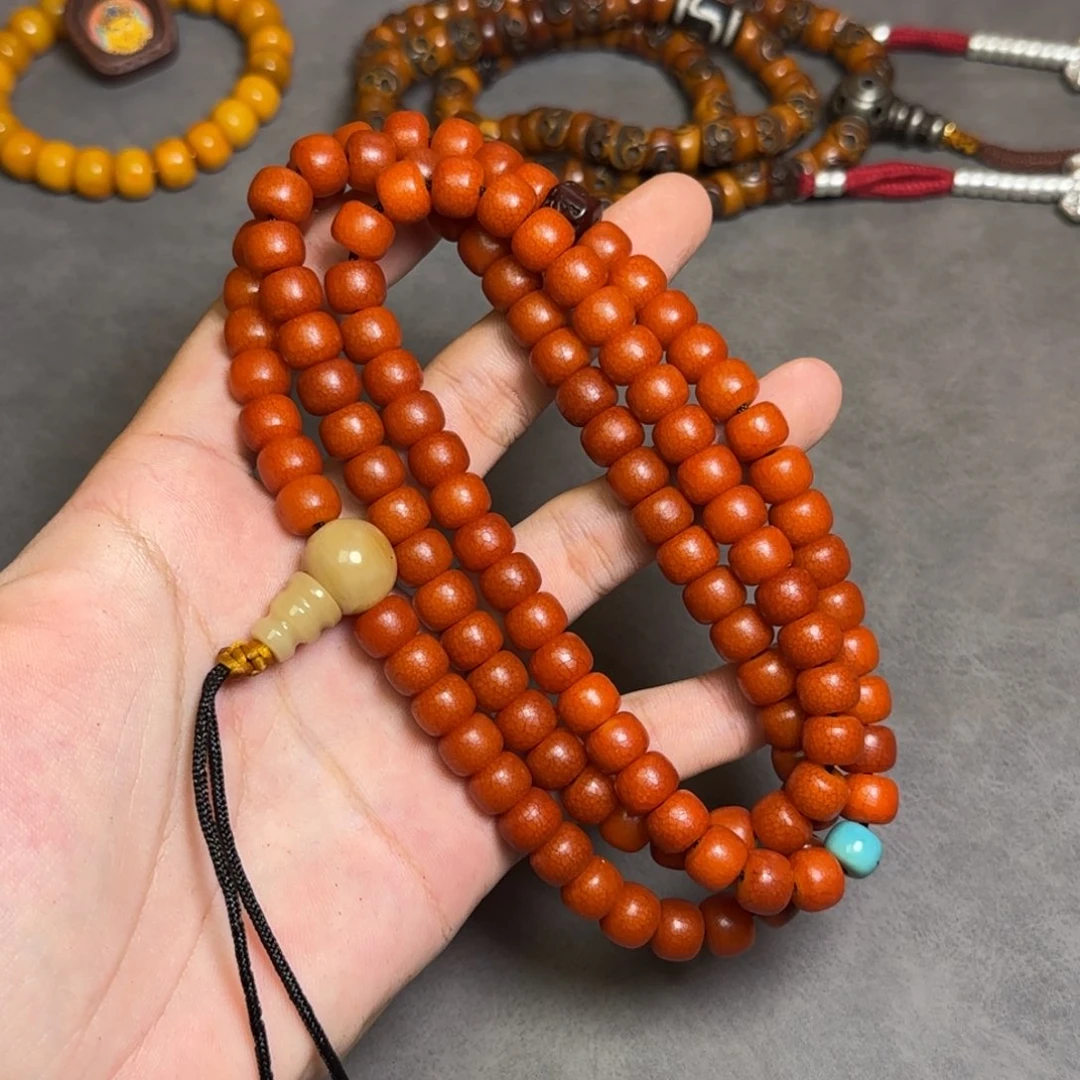 颈饰琉璃与***约琉璃颈饰