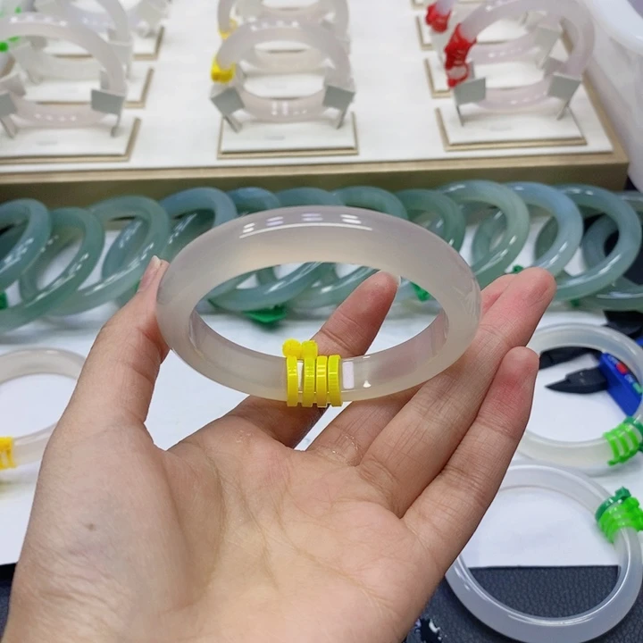 玛瑙/玉髓手镯未镶嵌56圈口