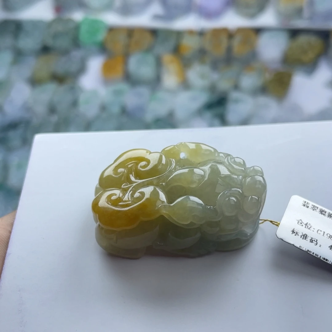 翡翠未镶嵌颈饰貔貅