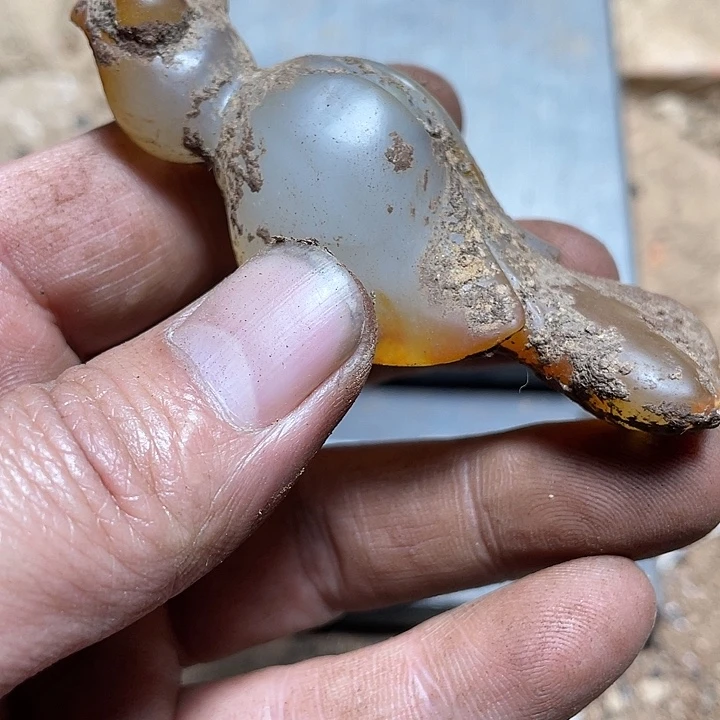 黎***敏和田玉（糖玉）未镶嵌颈饰