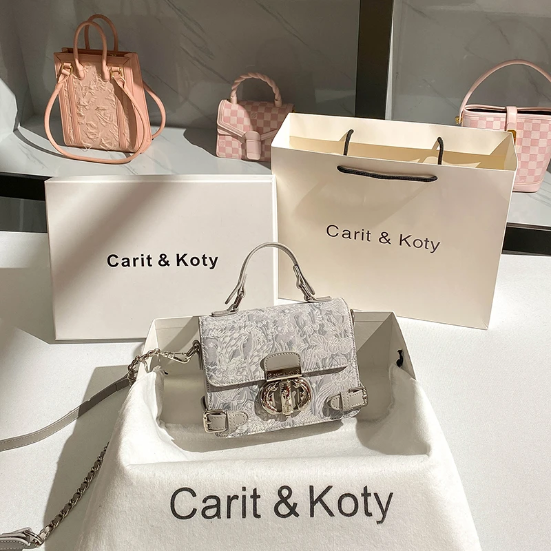 Carit Koty今年流行刺绣盒子包包女爆款2025新款高级感链条小方包