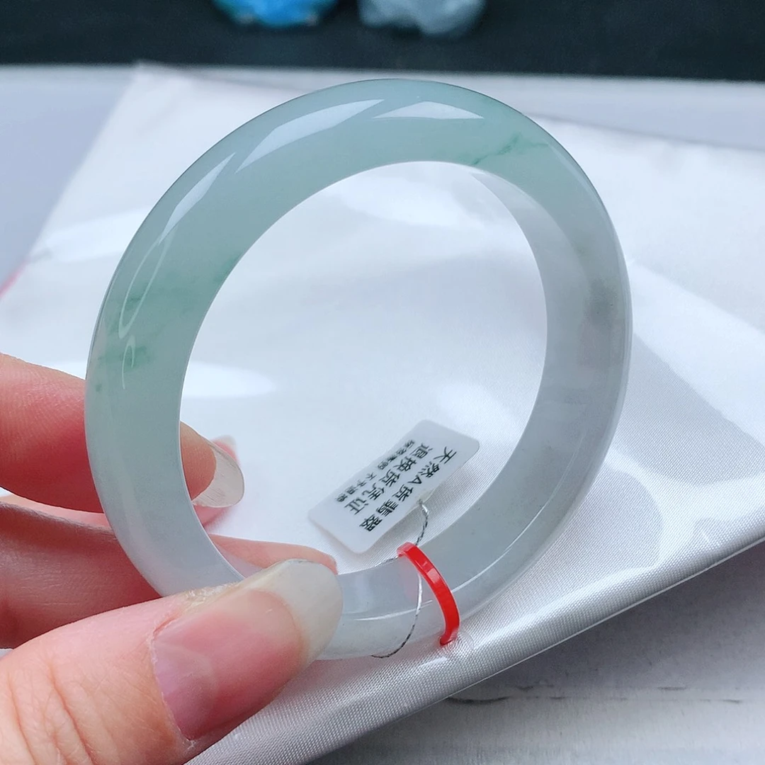 翡翠手镯未镶嵌55圈