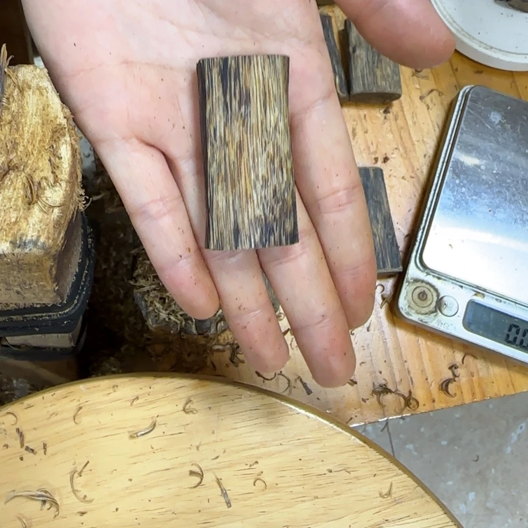 沉香吊坠奇楠乌身素牌吊坠7.8克