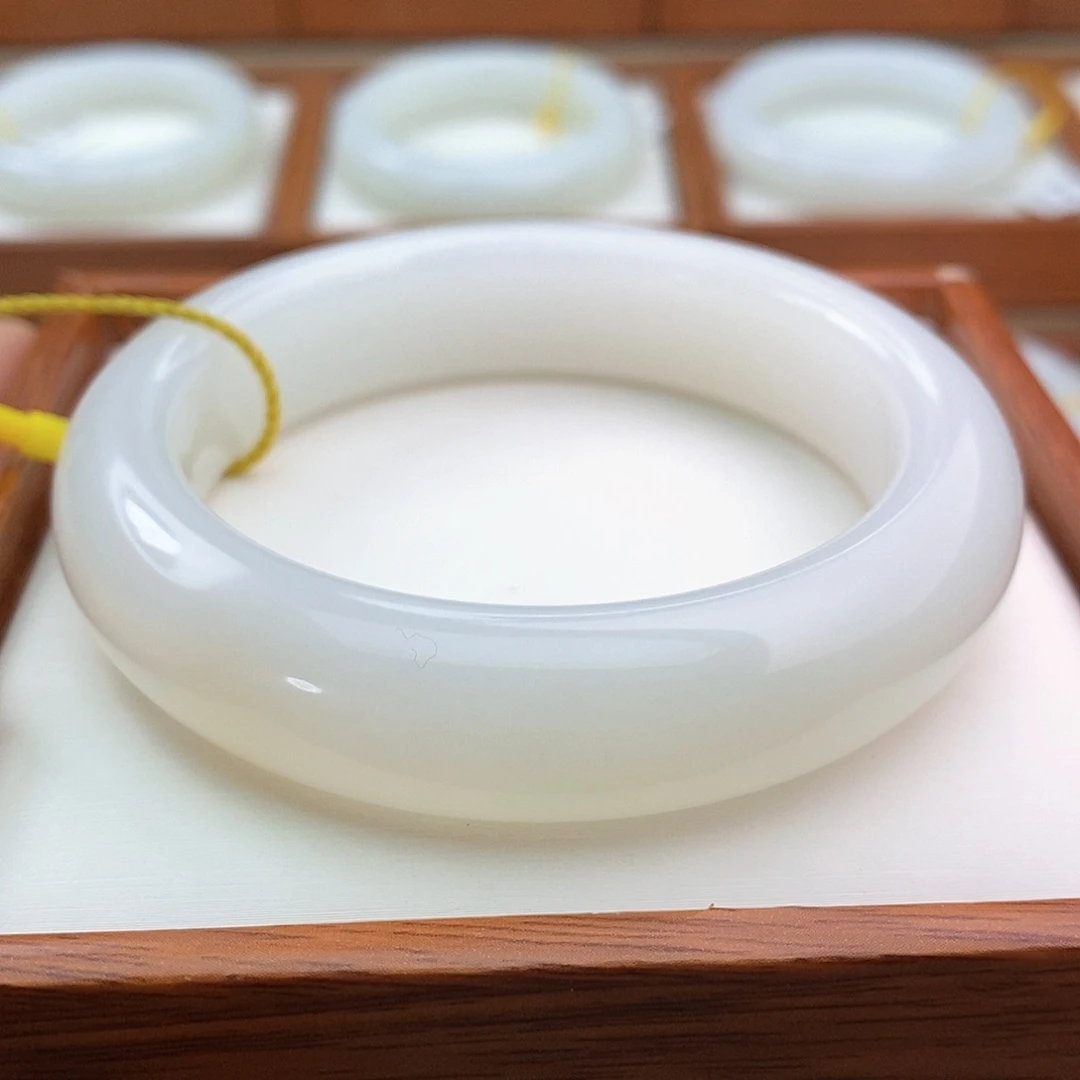 和田玉（白玉）手镯未镶嵌胖*精