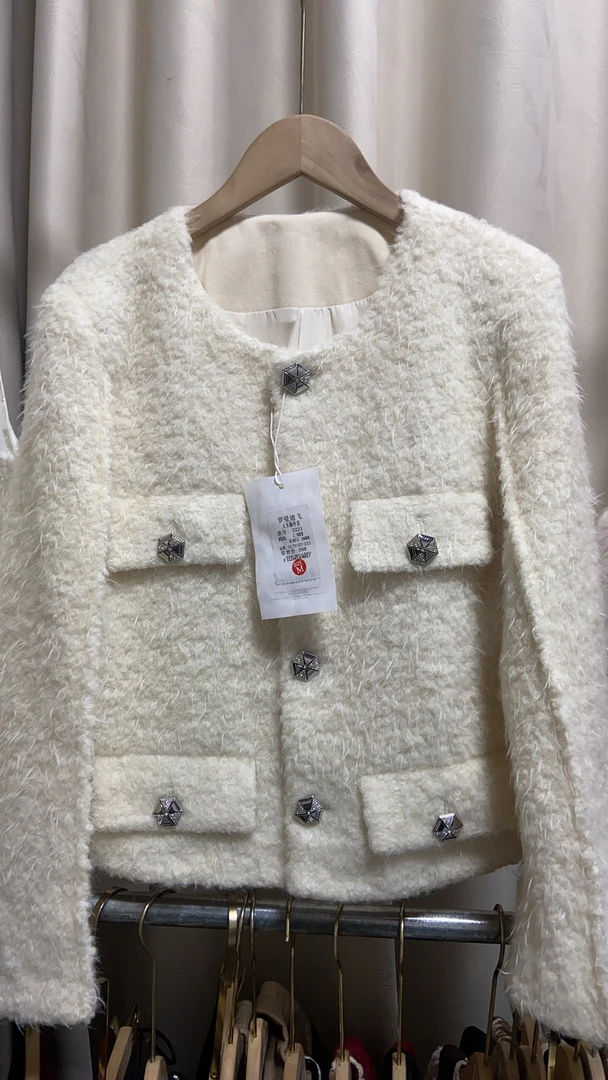 2025年杭州50毛呢加厚女生保暖外套