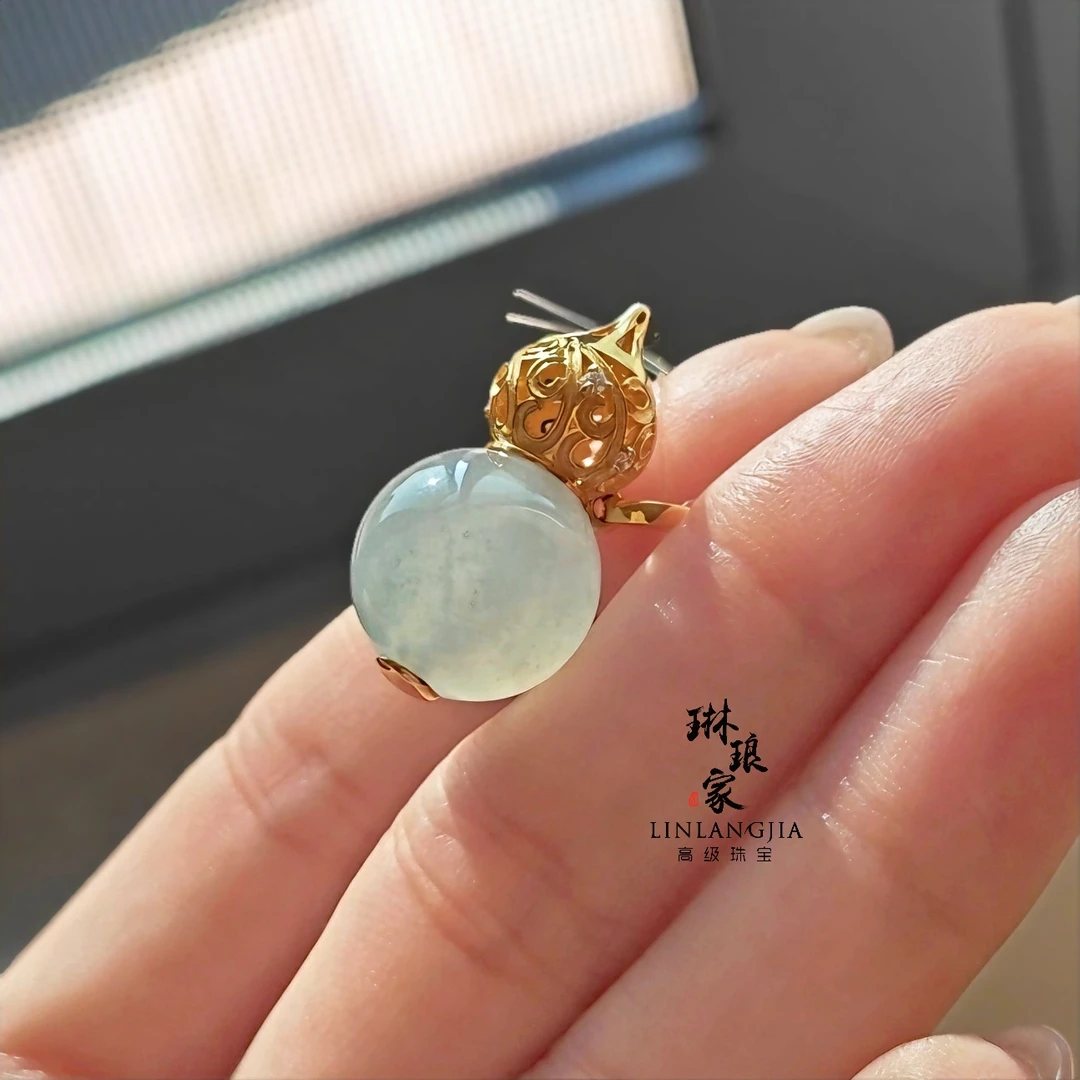 装满幸福的宝葫芦 设计款翡翠细腻胶感葫芦吊坠 珠径13.6mm