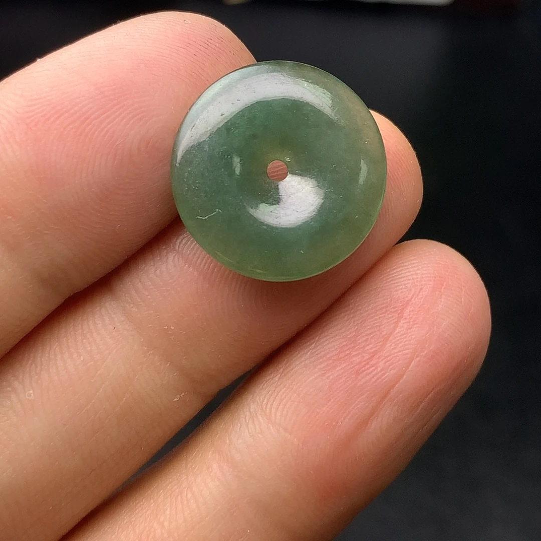 翡翠未镶嵌颈饰翡翠首饰和翡翠珠宝