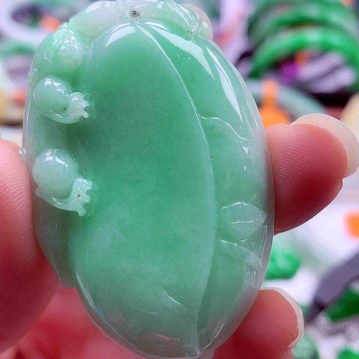 翡翠未镶嵌颈饰翡翠