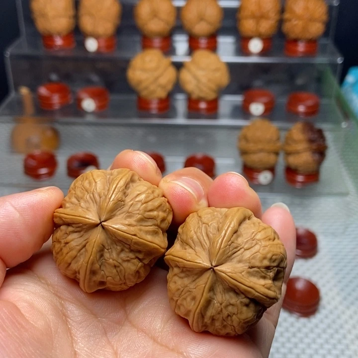 小***龙文玩核桃把件聚宝四棱11