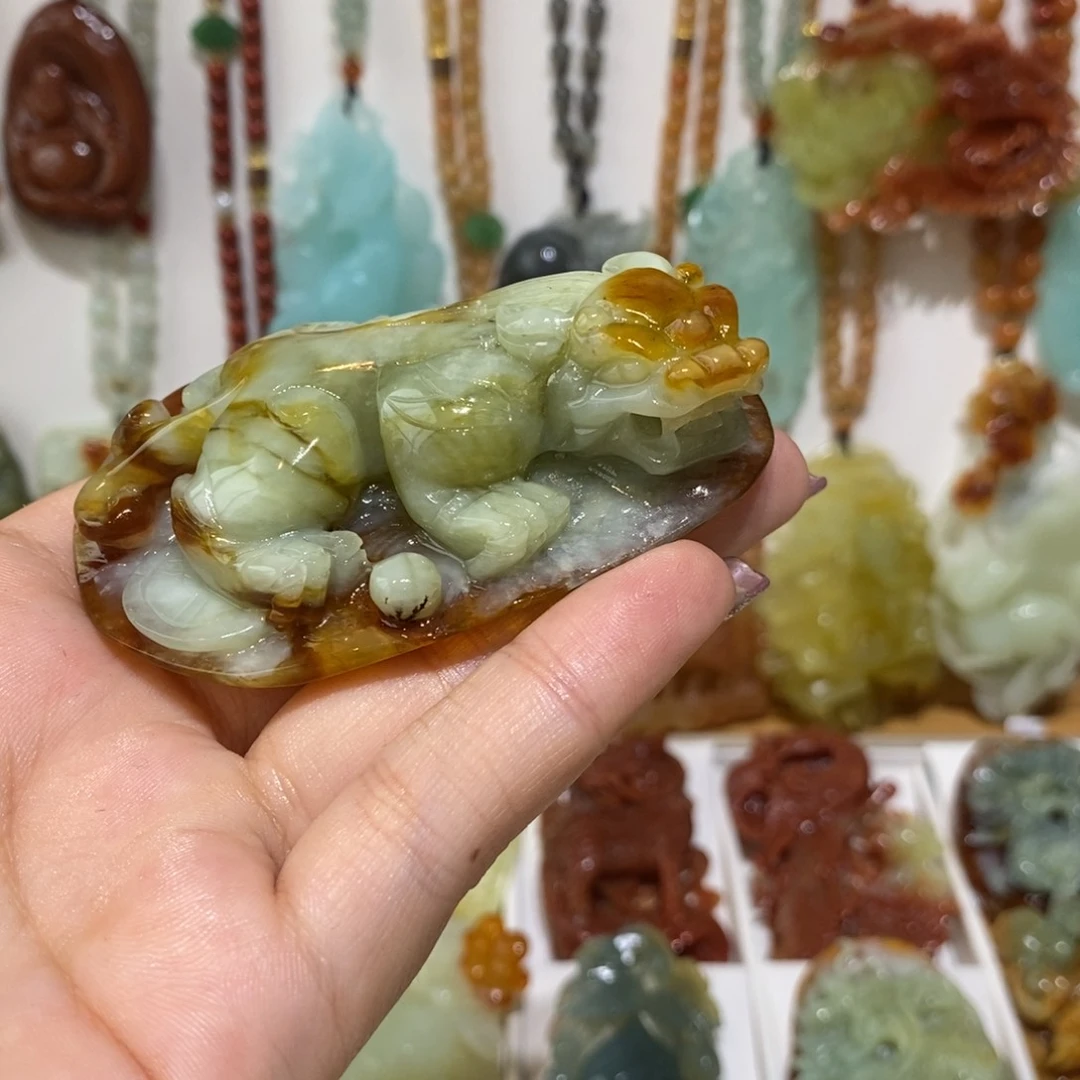 蛇纹石玉未镶嵌颈饰