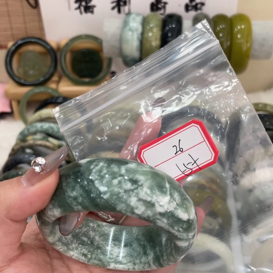 蛇纹石玉手镯未镶嵌