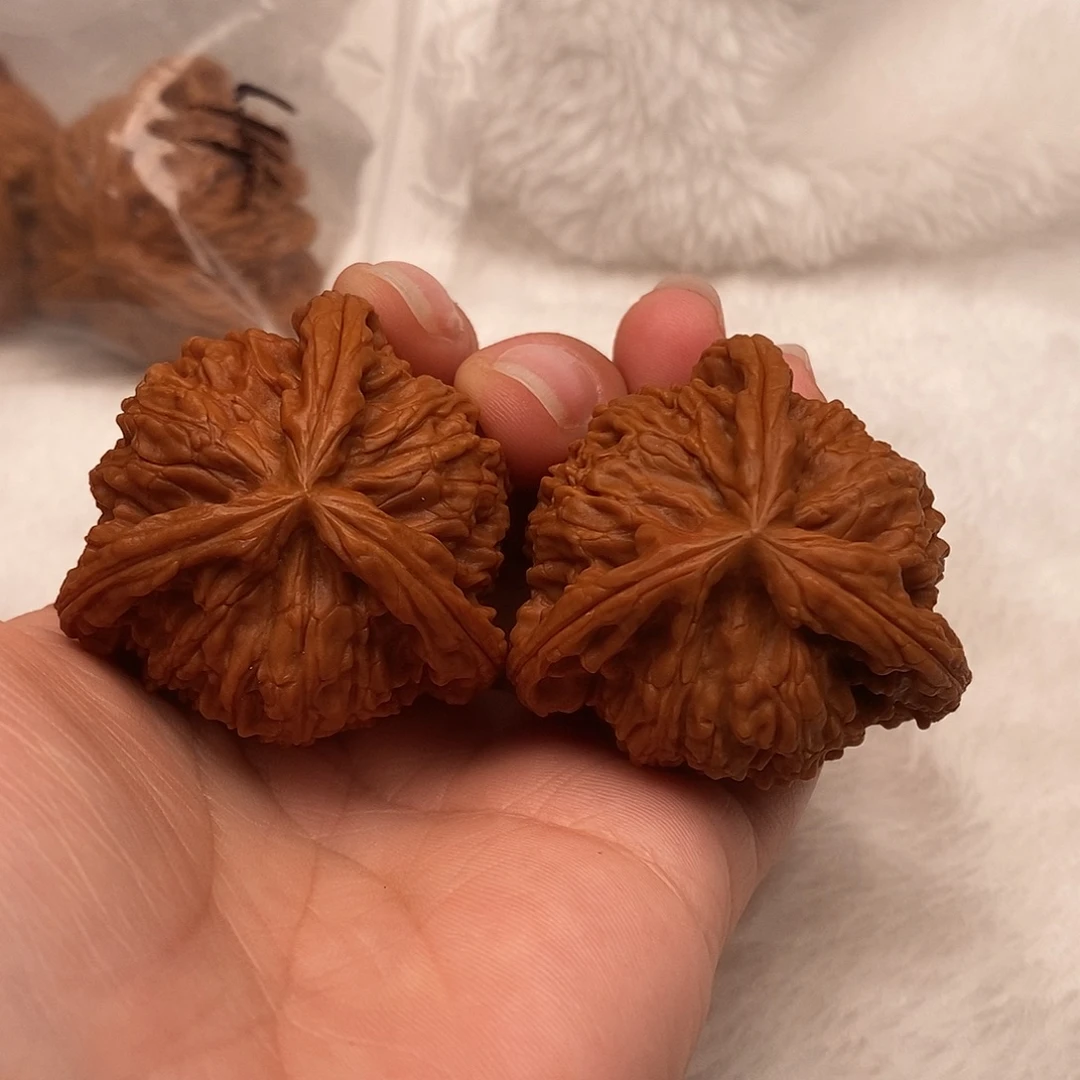 他***姚文玩核桃吊坠三棱