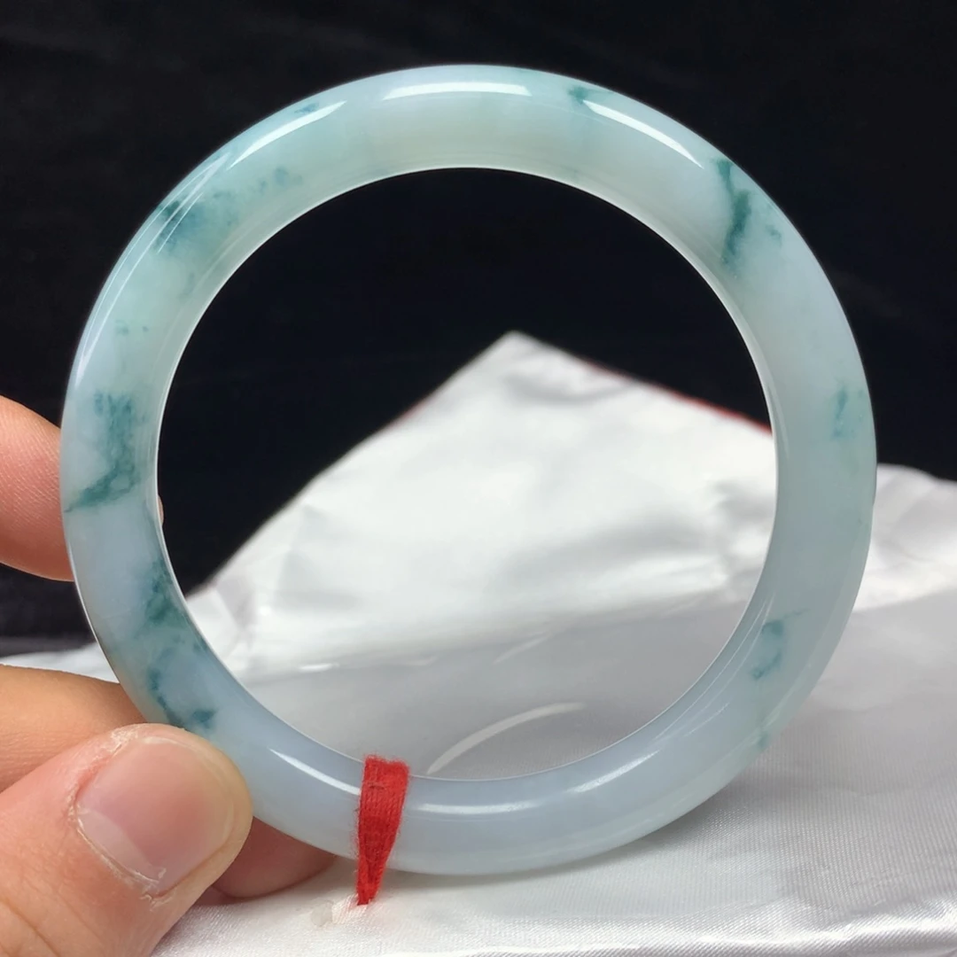 翡翠手镯（圆镯）未镶嵌56.9