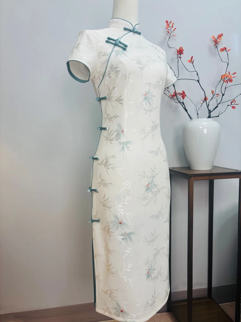 2025新款夏季改良年轻少女珍珠白新中式日常可穿小个子中长款旗袍