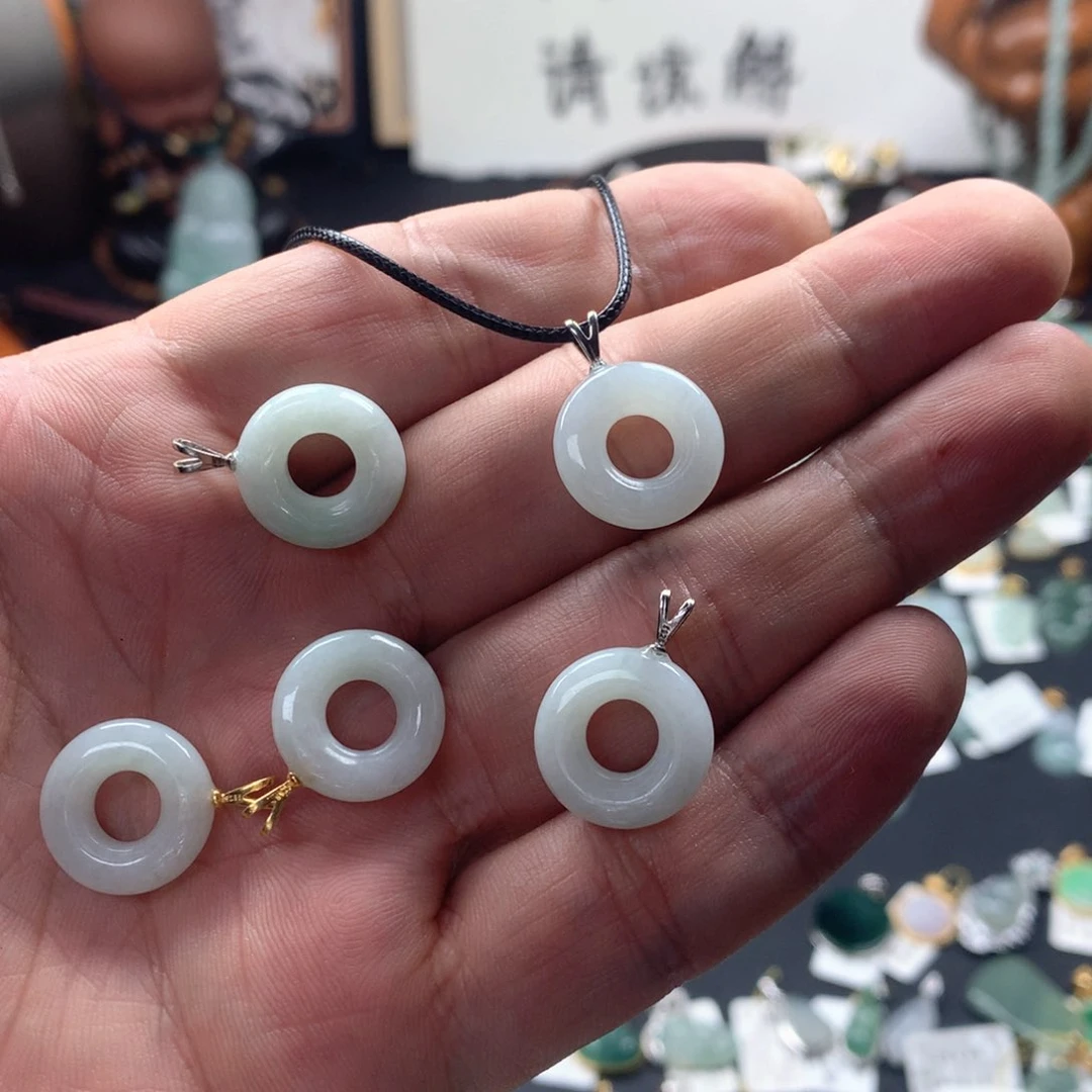 颈饰银S925镶嵌翡翠多样性发一件。