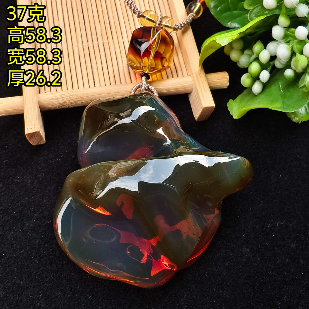 【月光琥珀】37克缅甸琥珀天然血珀变色龙随型吊坠