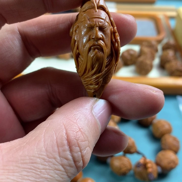 橄榄核手串/手链是**啊橄榄核雕，关公一颗