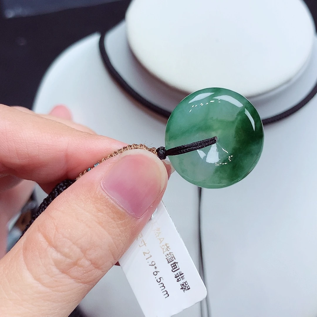 翡翠未镶嵌颈饰编号27，21.9/6.5