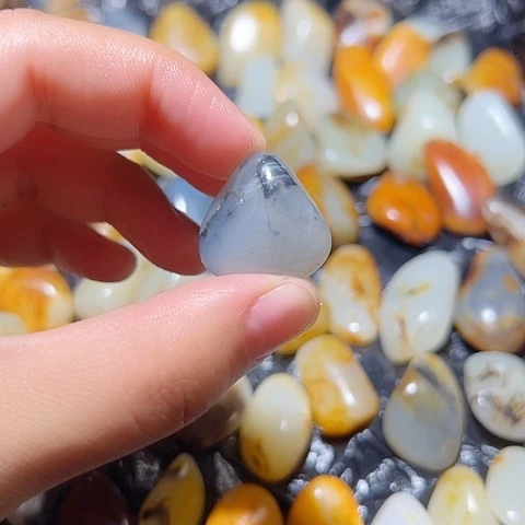 和田玉（糖玉）未镶嵌颈饰8.2克