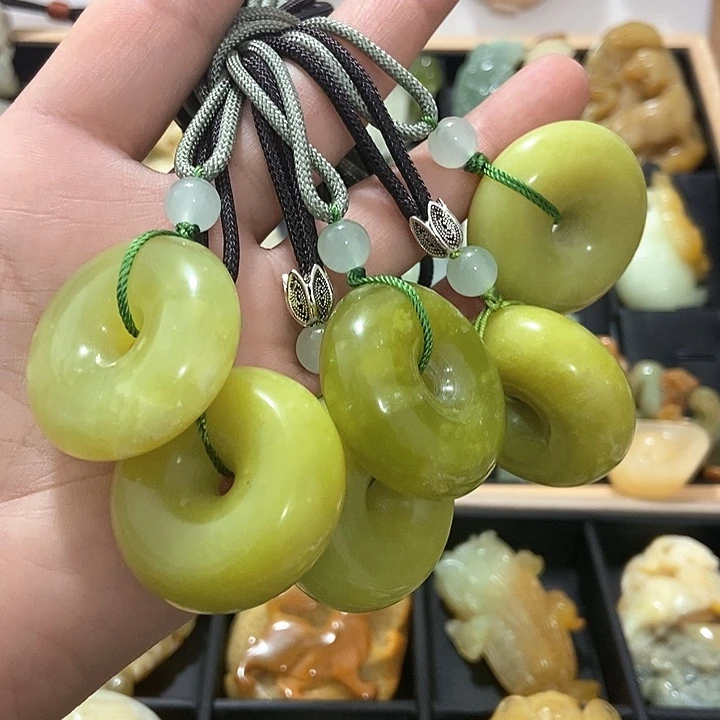 蛇纹石玉未镶嵌挂件