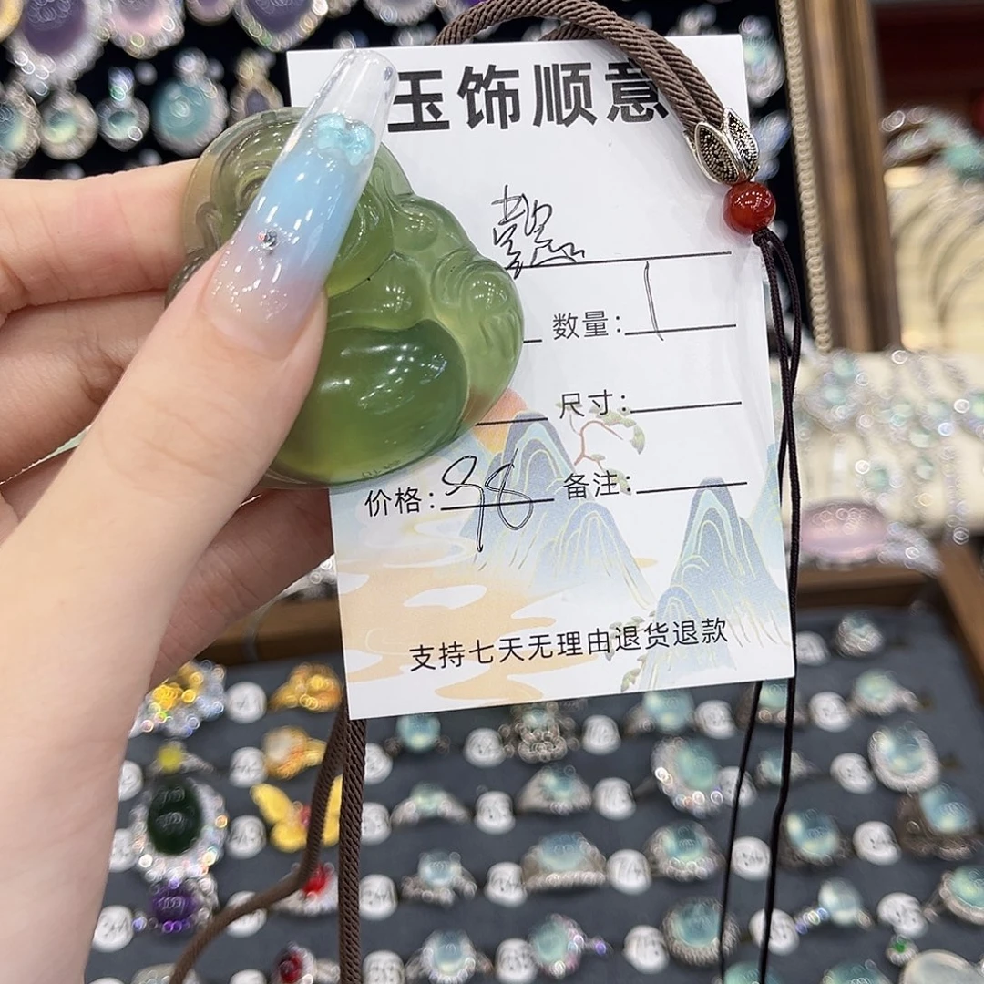 懿***.岫玉未镶嵌颈饰大肚佛