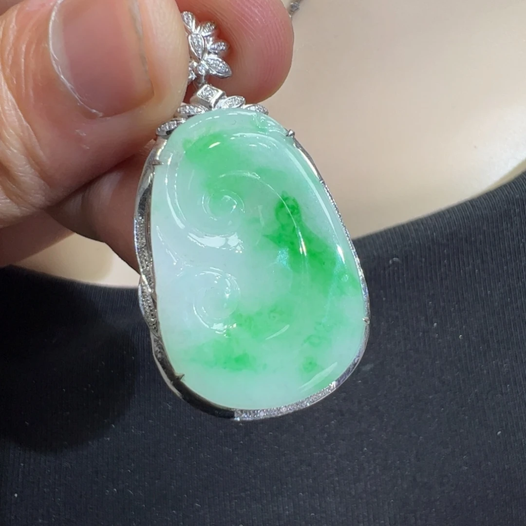 翡翠吊坠(不含链)18K金镶嵌