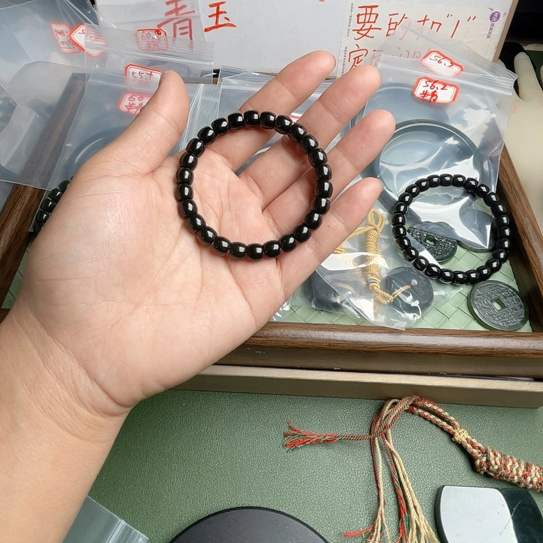 浅***然和田玉未镶嵌手镯