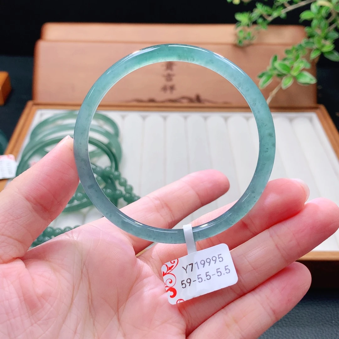 未镶嵌手镯（圆镯）翡翠