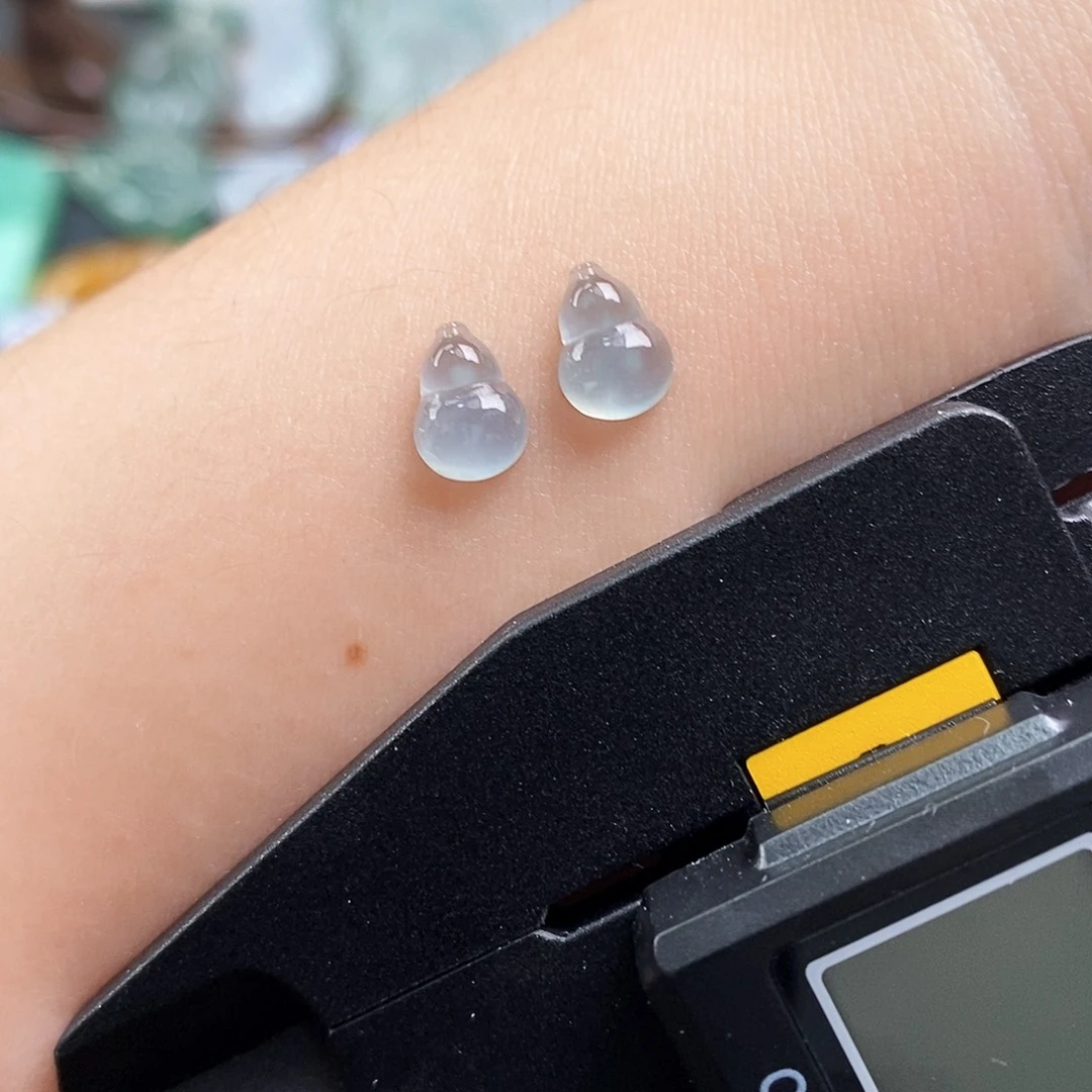 翡翠未镶嵌颈饰葫芦