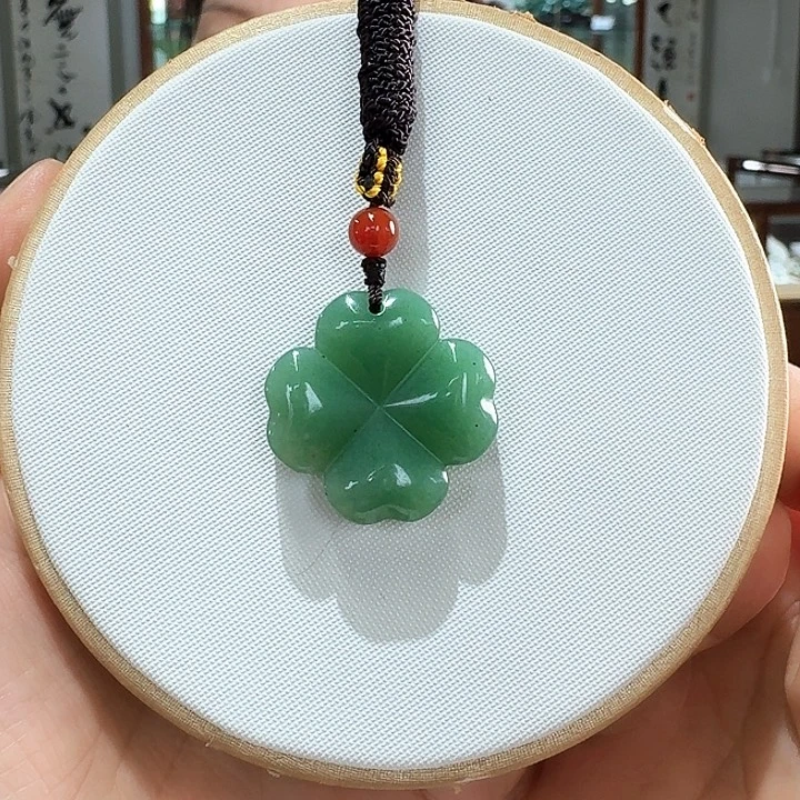 颈饰未镶嵌密玉（石英质玉）
