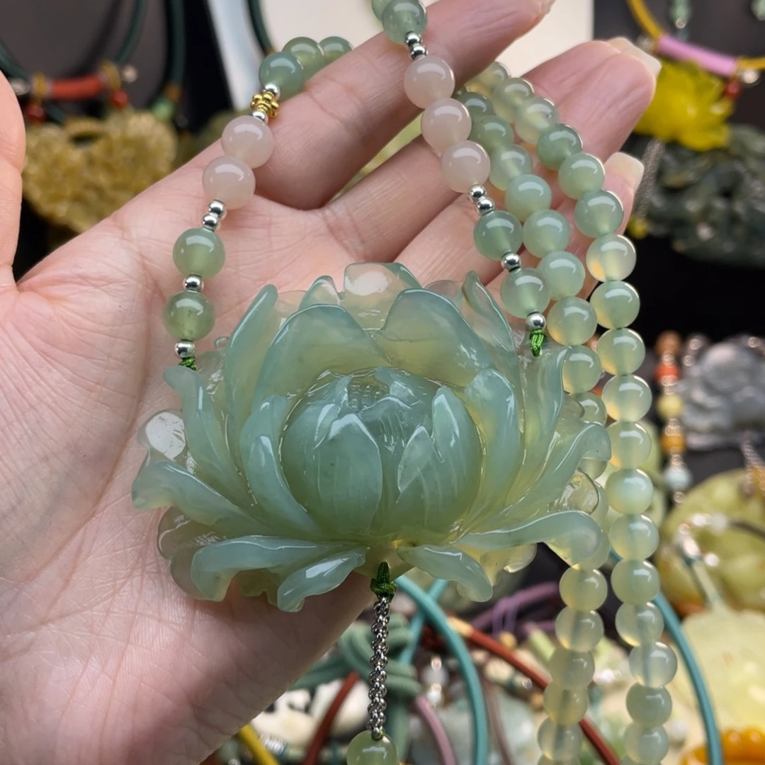 蛇纹石玉未镶嵌颈饰