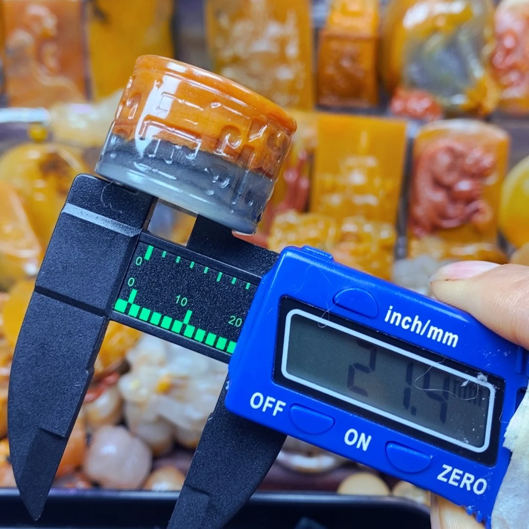未镶嵌石英质玉（黄龙玉）颈饰