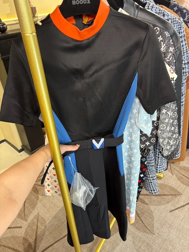 99新 LouisVuitton/路易威登 bb1233 锦纶 黑色腰带连衣裙 36码