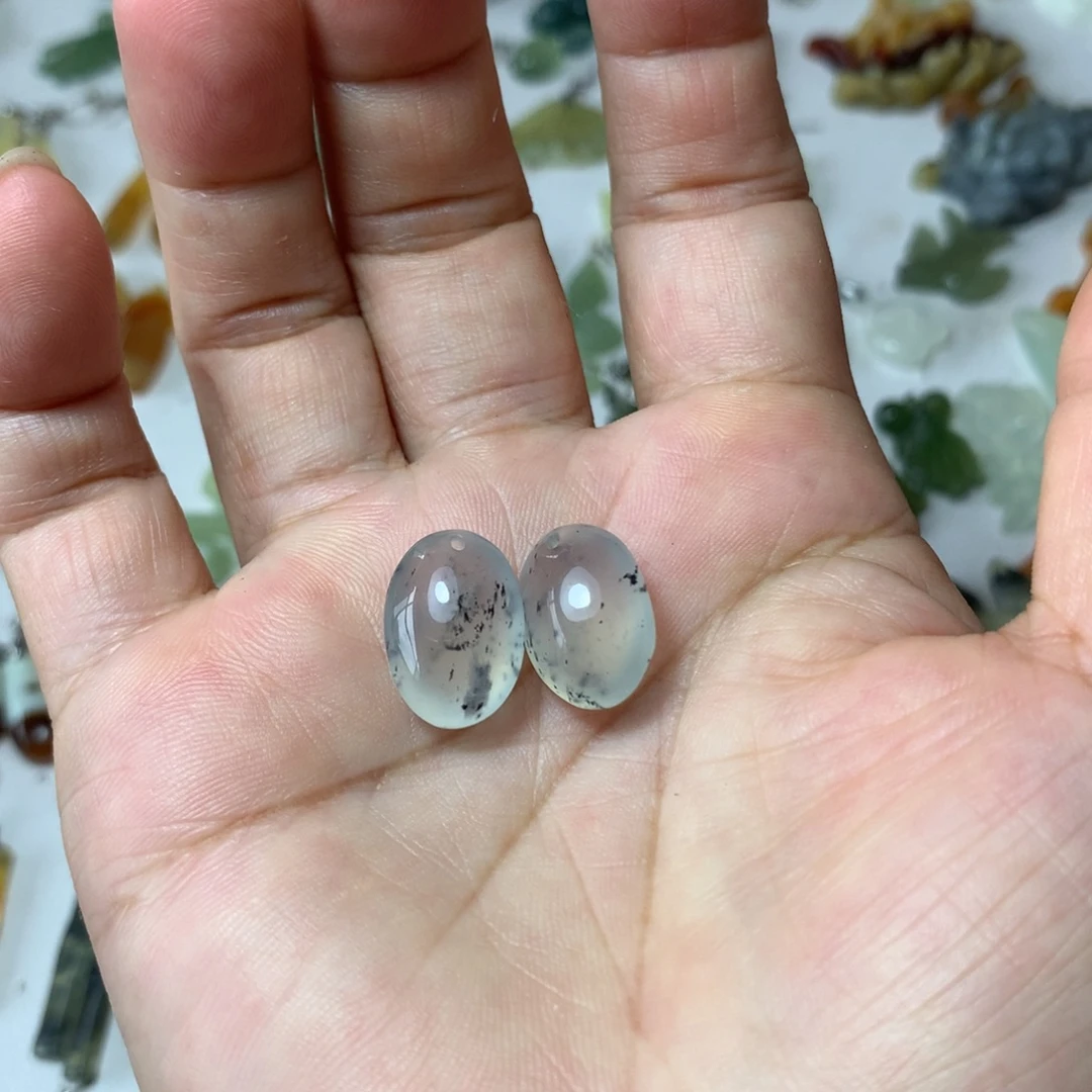 R***e蛇纹石玉未镶嵌耳环