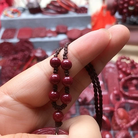 ℒ***头石英石铁合金朱砂吊坠四季豆