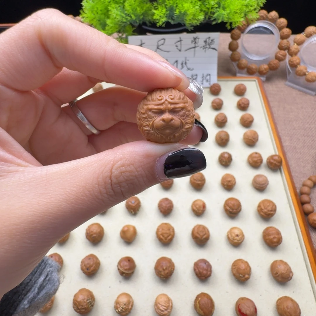 赫***赫吊坠猴头核桃静思悟空