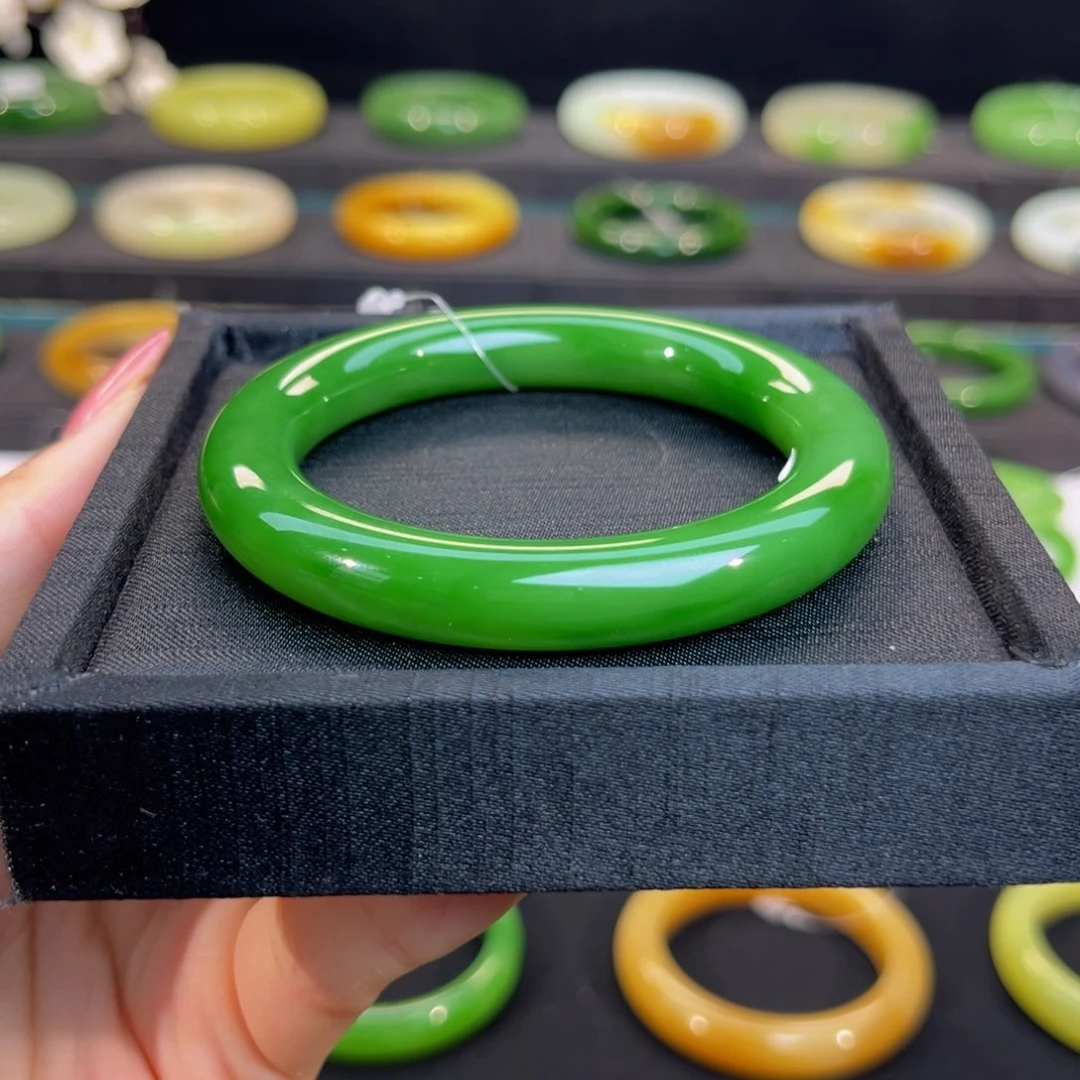 未镶嵌手镯和田玉满色碧玉手镯