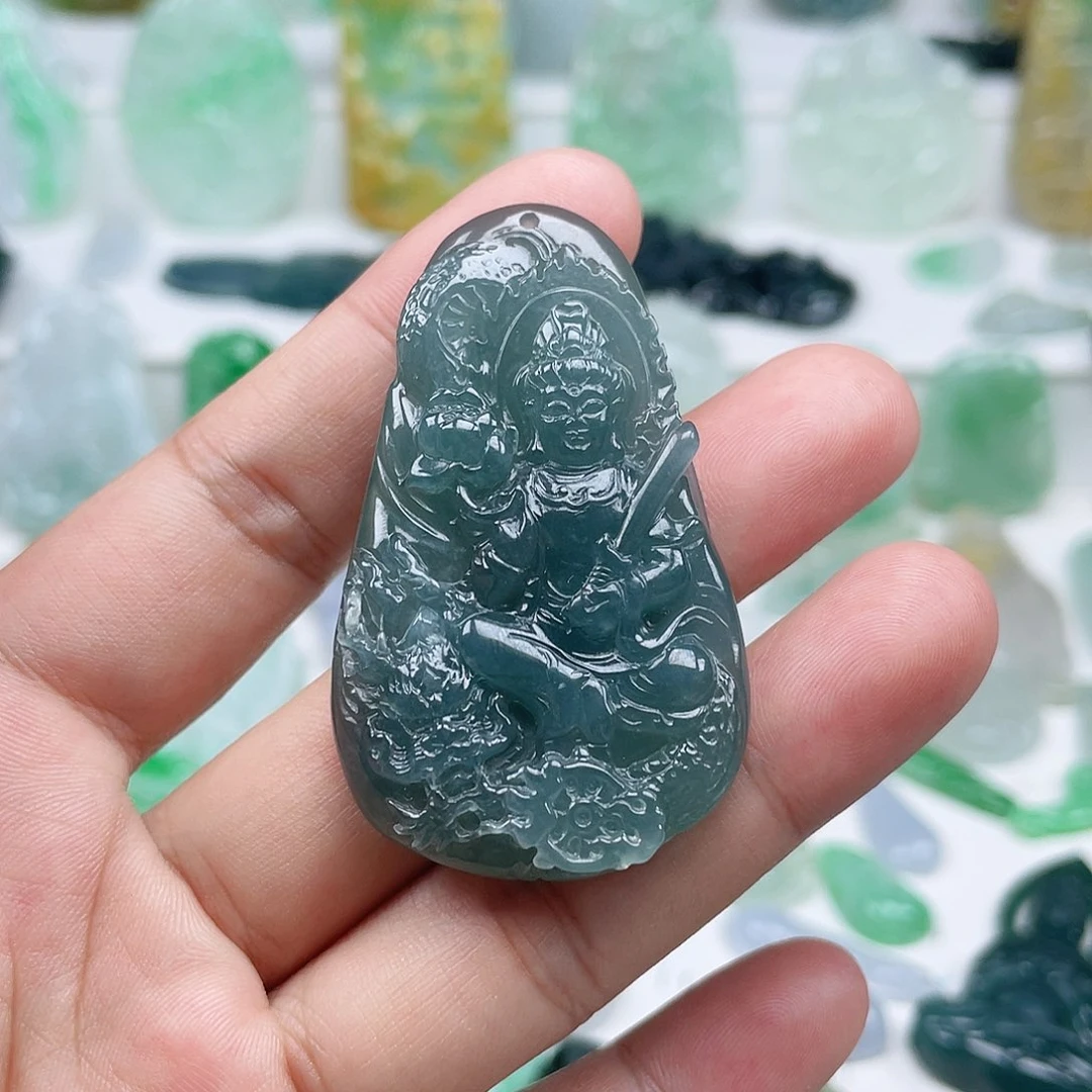 翡翠颈饰未镶嵌虚空