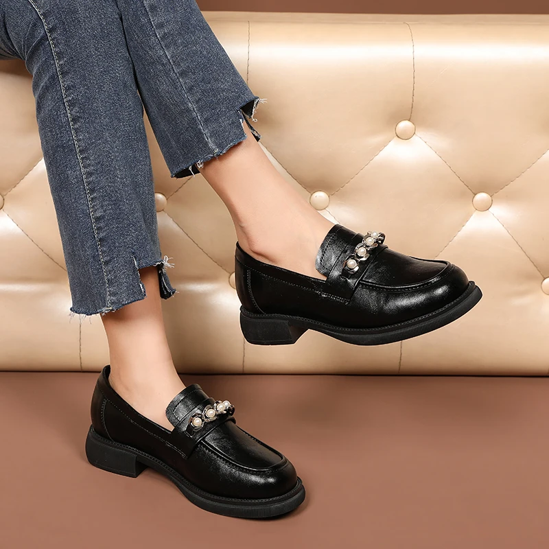 加肥加宽大码2025春季经典百搭珍珠串珠低跟超轻软底乐福小皮鞋