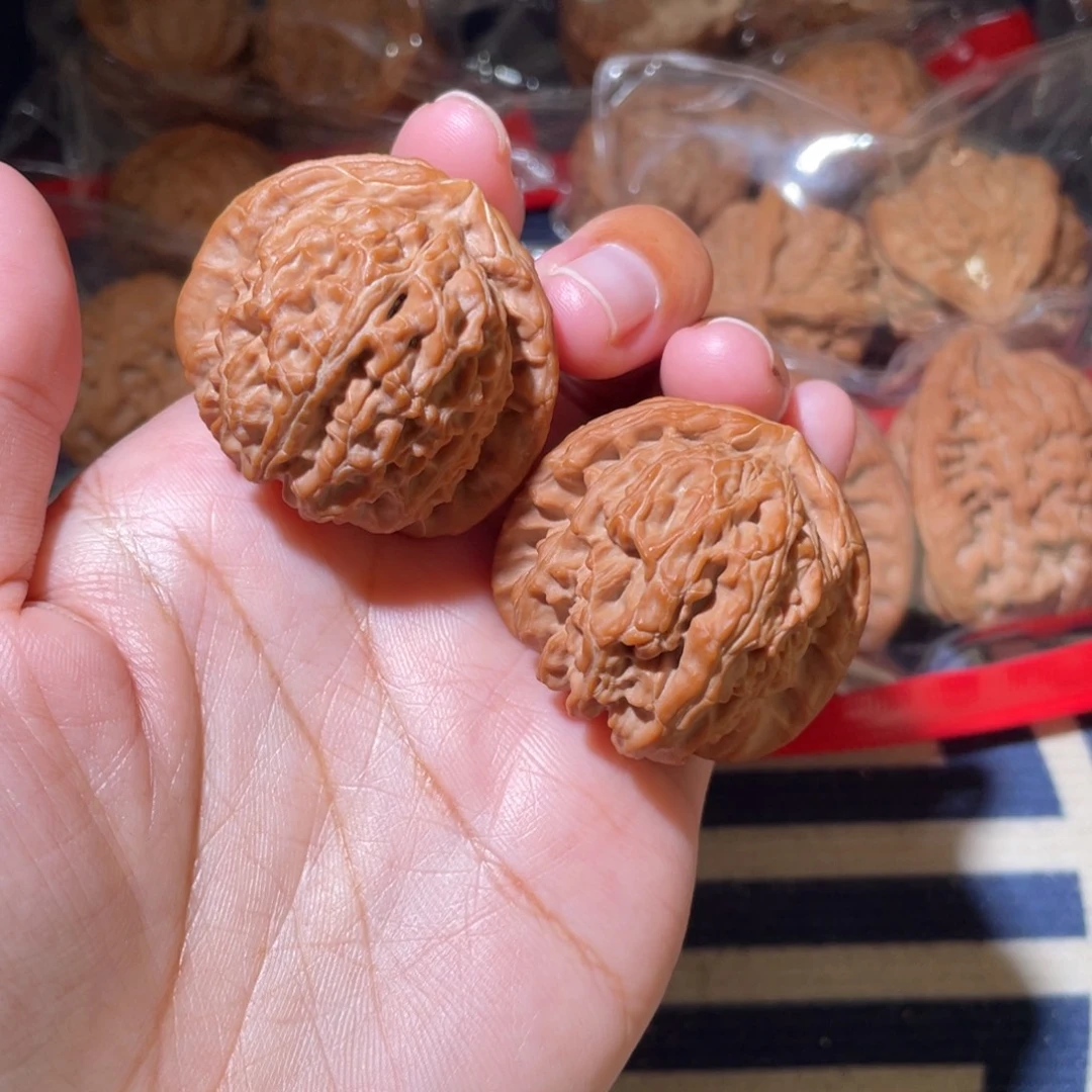 文玩核桃吊坠全品三角白狮39