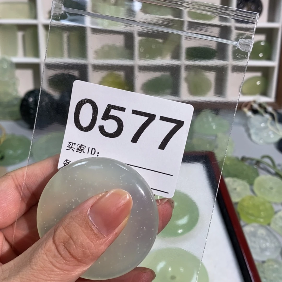 一***兄岫玉合金颈饰精美礼品